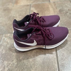 Nike run swift shoes. Worn 5 times. Not in original box. In great condition